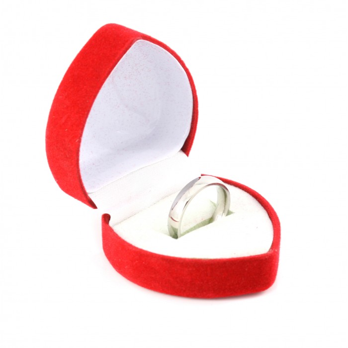 Velvet heart ring box