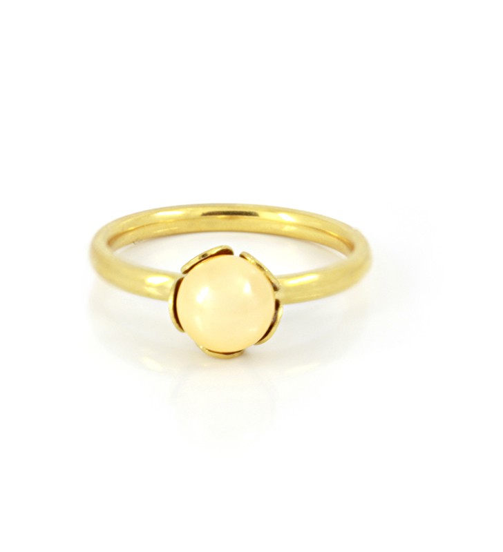 Prsten se zlatou perlou